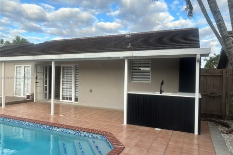 Снять в аренду виллу или дом в Майами, Флорида 3 спальни, 140.93м2, № 2005307 - фото 4