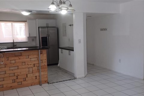 Copropriété à louer à Miami, Floride: 2 chambres, 83.61 m2 № 2056728 - photo 3