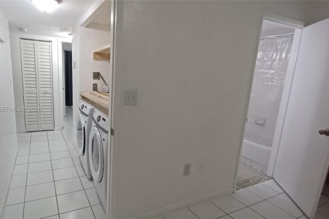 Copropriété à louer à Miami, Floride: 2 chambres, 83.61 m2 № 2056728 - photo 9