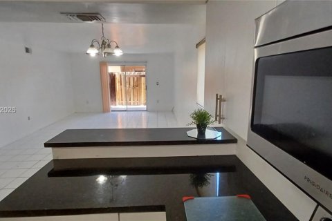 Copropriété à louer à Miami, Floride: 2 chambres, 83.61 m2 № 2056728 - photo 5