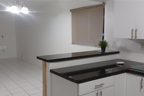 Copropriété à louer à Miami, Floride: 2 chambres, 83.61 m2 № 2056728 - photo 6