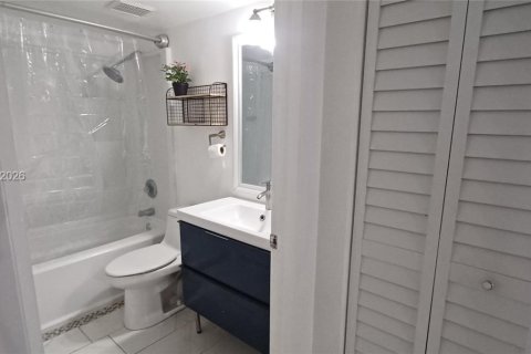 Copropriété à louer à Miami, Floride: 2 chambres, 83.61 m2 № 2056728 - photo 12