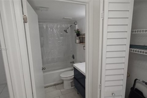 Copropriété à louer à Miami, Floride: 2 chambres, 83.61 m2 № 2056728 - photo 13