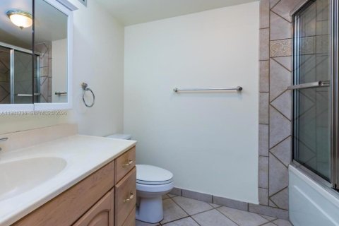 Copropriété à louer à Hallandale Beach, Floride: 2 chambres, 94.76 m2 № 2080132 - photo 8