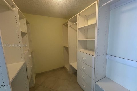 Copropriété à louer à Hallandale Beach, Floride: 2 chambres, 94.76 m2 № 2080132 - photo 12