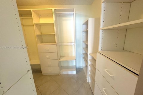 Copropriété à louer à Hallandale Beach, Floride: 2 chambres, 94.76 m2 № 2080132 - photo 11