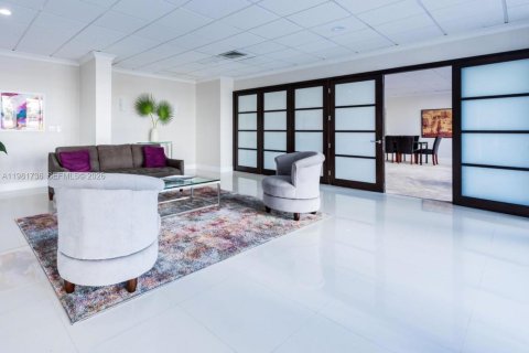 Copropriété à louer à Hallandale Beach, Floride: 2 chambres, 94.76 m2 № 2080132 - photo 13