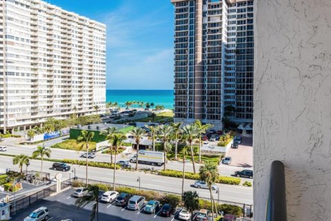 Condo à Hallandale Beach, Floride, 2 chambres  № 2080132