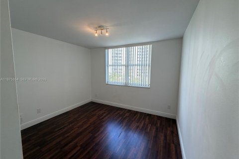 Condo in Miami, Florida, 1 bedroom  № 2040038 - photo 5