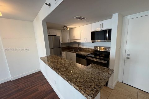 Condo in Miami, Florida, 1 bedroom  № 2040038 - photo 2