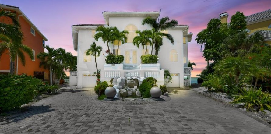 Villa ou maison à Apollo Beach, Floride 5 chambres, 418.62 m2 № 2139626