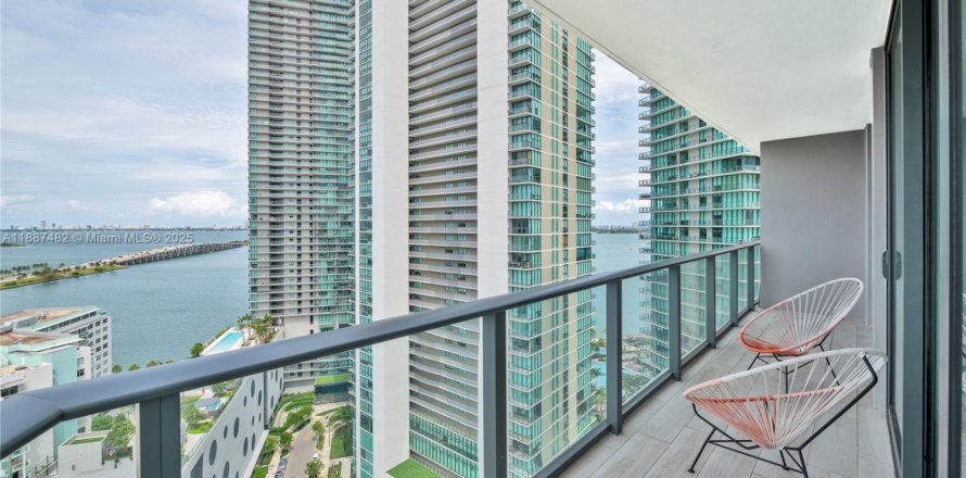 Condo à Miami, Floride, 3 chambres  № 1941689