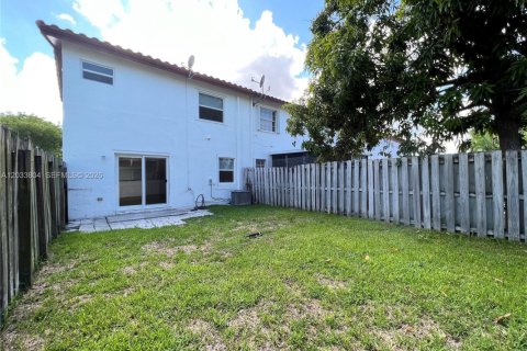 Touwnhouse à louer à Cutler Bay, Floride: 2 chambres, 99.22 m2 № 2182213 - photo 8