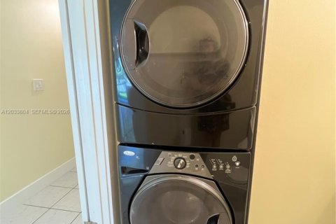 Touwnhouse à louer à Cutler Bay, Floride: 2 chambres, 99.22 m2 № 2182213 - photo 17