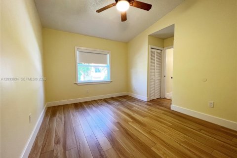 Touwnhouse à louer à Cutler Bay, Floride: 2 chambres, 99.22 m2 № 2182213 - photo 12