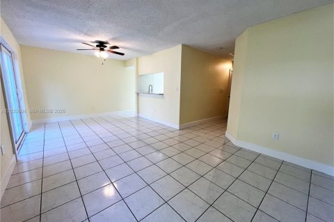 Touwnhouse à louer à Cutler Bay, Floride: 2 chambres, 99.22 m2 № 2182213 - photo 5