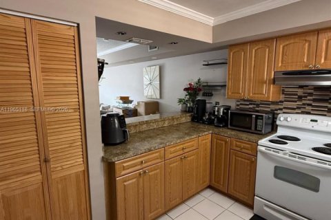 Снять в аренду кондоминиум в Майами, Флорида 2 спальни, 98.48м2, № 2026900 - фото 20