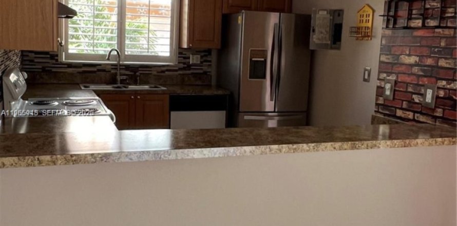 Кондоминиум с 2 спальнями в Майами, Флорида № 2026900