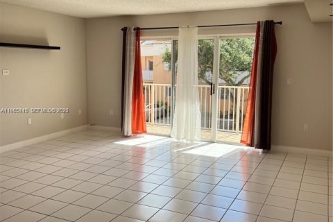 Снять в аренду кондоминиум в Майами, Флорида 2 спальни, 98.48м2, № 2026900 - фото 2