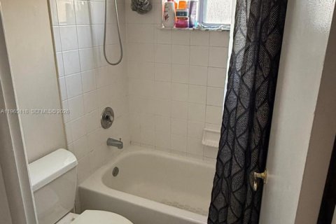 Снять в аренду кондоминиум в Майами, Флорида 2 спальни, 98.48м2, № 2026900 - фото 16