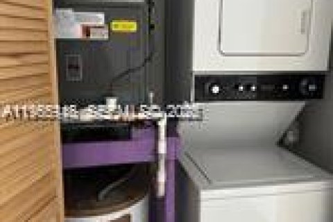 Снять в аренду кондоминиум в Майами, Флорида 2 спальни, 98.48м2, № 2026900 - фото 3