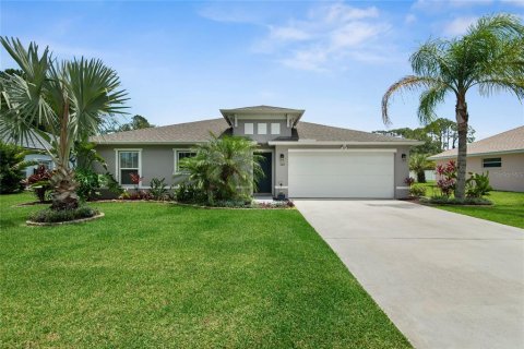 House in Palm Coast, Florida 3 bedrooms, 139.35 sq.m. № 1793997 - photo 1
