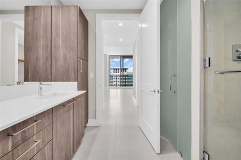 Condo in Saint Petersburg, Florida, 3 bedrooms № 2229626 - photo 28