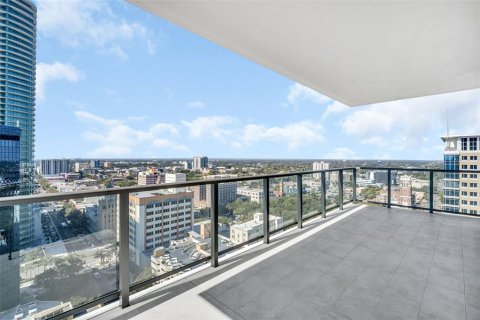 Condo in Saint Petersburg, Florida, 3 bedrooms № 2229626 - photo 18