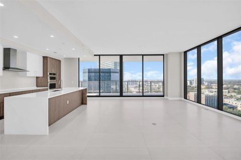 Condo in Saint Petersburg, Florida, 3 bedrooms № 2229626 - photo 11