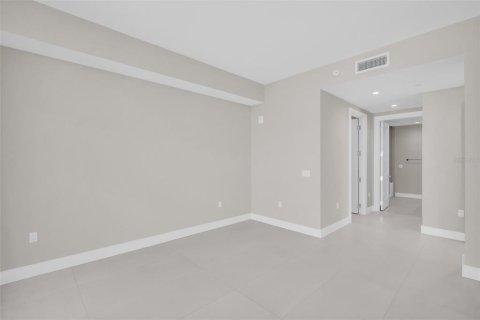 Condo in Saint Petersburg, Florida, 3 bedrooms № 2229626 - photo 25