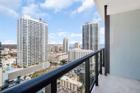Condo in Saint Petersburg, Florida, 3 bedrooms № 2229626 - photo 24