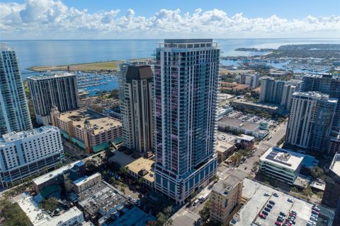 Condo in Saint Petersburg, Florida, 3 bedrooms № 2229626