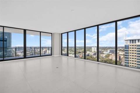 Condo in Saint Petersburg, Florida, 3 bedrooms № 2229626 - photo 2