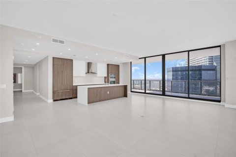Condo in Saint Petersburg, Florida, 3 bedrooms № 2229626 - photo 9