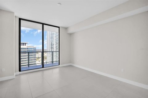 Condo in Saint Petersburg, Florida, 3 bedrooms № 2229626 - photo 21