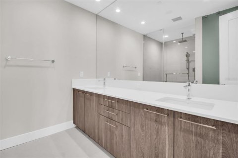 Condo in Saint Petersburg, Florida, 3 bedrooms № 2229626 - photo 30