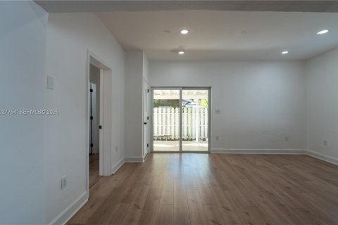 Villa ou maison à louer à Miami, Floride: 3 chambres, 156.82 m2 № 1987015 - photo 7