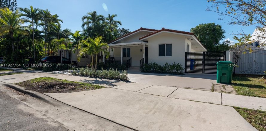 Villa ou maison à Miami, Floride 3 chambres, 156.82 m2 № 1987015