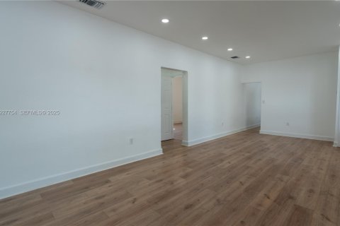 Villa ou maison à louer à Miami, Floride: 3 chambres, 156.82 m2 № 1987015 - photo 4