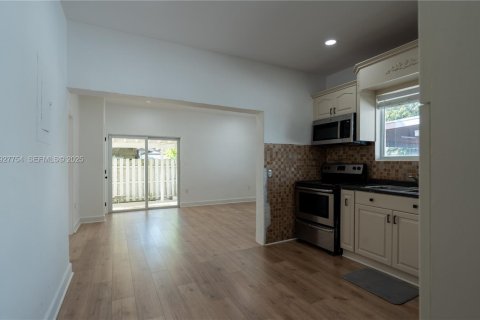 Villa ou maison à louer à Miami, Floride: 3 chambres, 156.82 m2 № 1987015 - photo 9