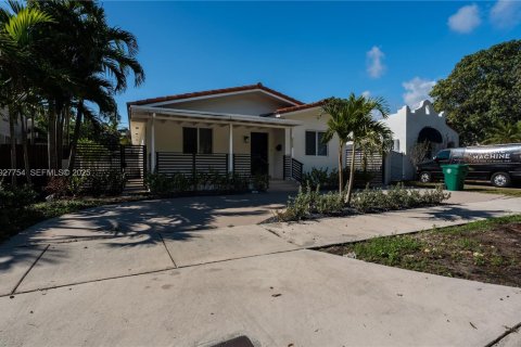 Villa ou maison à louer à Miami, Floride: 3 chambres, 156.82 m2 № 1987015 - photo 2