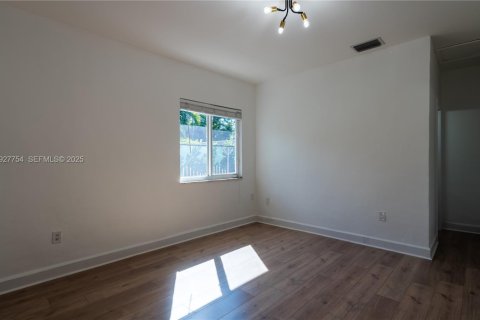 Villa ou maison à louer à Miami, Floride: 3 chambres, 156.82 m2 № 1987015 - photo 5