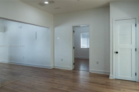 Villa ou maison à louer à Miami, Floride: 3 chambres, 156.82 m2 № 1987015 - photo 12