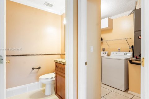 House in Pembroke Pines, Florida 3 bedrooms, 207.54 sq.m. № 1708292 - photo 21