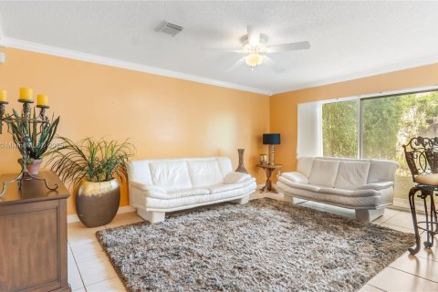 House in Pembroke Pines, Florida 3 bedrooms, 207.54 sq.m. № 1708292 - photo 13