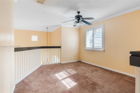 House in Pembroke Pines, Florida 3 bedrooms, 207.54 sq.m. № 1708292 - photo 23