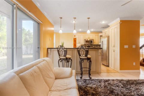 House in Pembroke Pines, Florida 3 bedrooms, 207.54 sq.m. № 1708292 - photo 18
