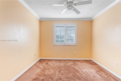 House in Pembroke Pines, Florida 3 bedrooms, 207.54 sq.m. № 1708292 - photo 30