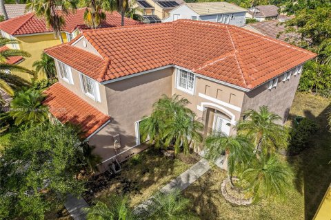 House in Pembroke Pines, Florida 3 bedrooms, 207.54 sq.m. № 1708292 - photo 2