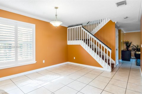 House in Pembroke Pines, Florida 3 bedrooms, 207.54 sq.m. № 1708292 - photo 10